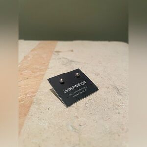 925 | Sterling silver stud earrings